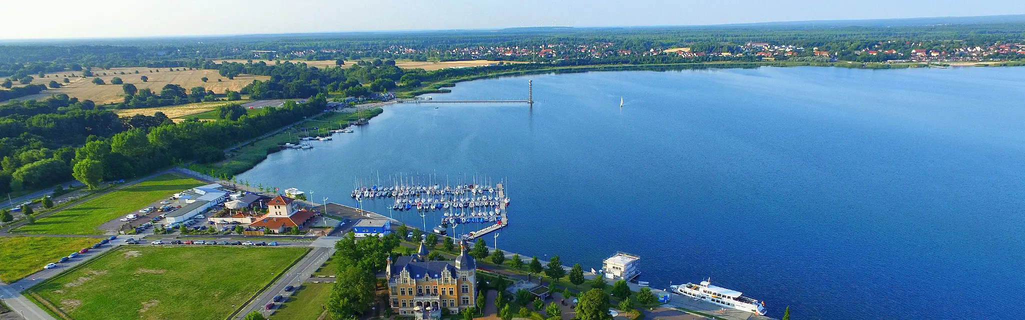 Luftbild der Goitzsche mit Marina und Bootshafen bei Bitterfeld-Wolfen